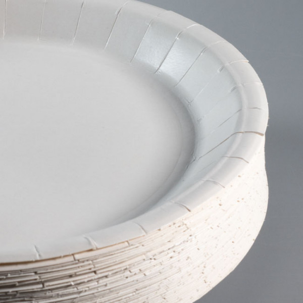 Platos de papel baratos para asociaciones