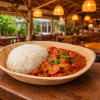 Plato de palma con salsa en un restaurante junto a la playa