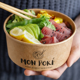 Nadie come poke bowls con una ensaladera redonda personalizada