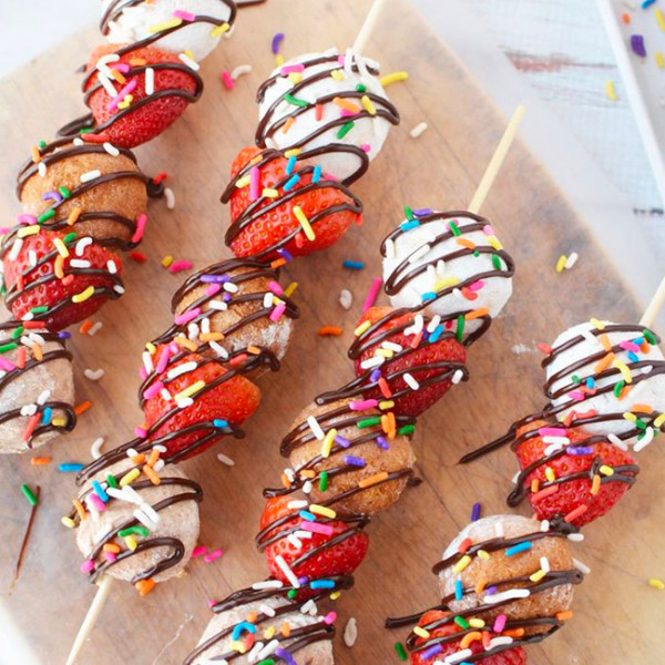 brocheta de madera para el postre