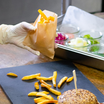 Estuche de papel kraft para patatas fritas 12 x 12 cm