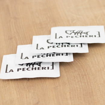 Toallita promocional refrescante de 6 x 8 cm con logotipo de 1 a 3 colores