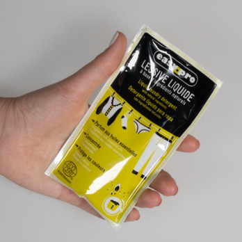 Detergente líquido Ecocert en dosis de 50 ml