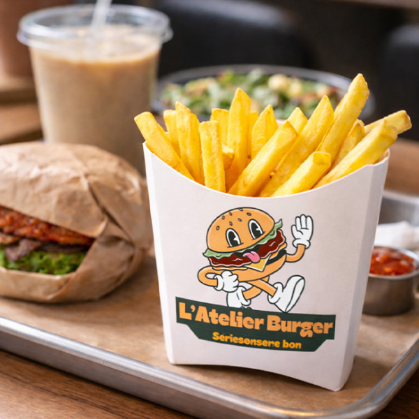 Caja de cartón personalizada con menú de hamburguesas, patatas fritas y bebida en un restaurante