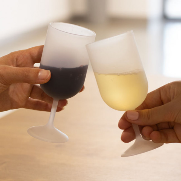 Proveedor de copas de vino de plástico translúcido reutilizables