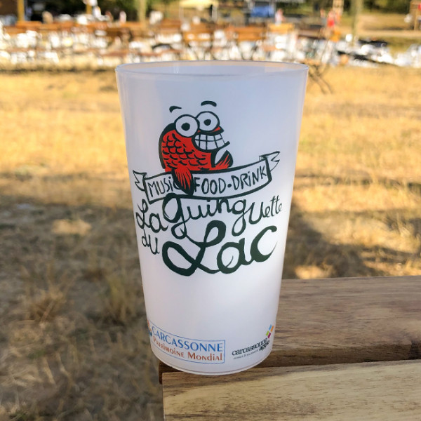 Vasos reutilizables codificados por colores