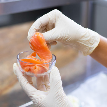 Guante de látex blanco empolvado talla L