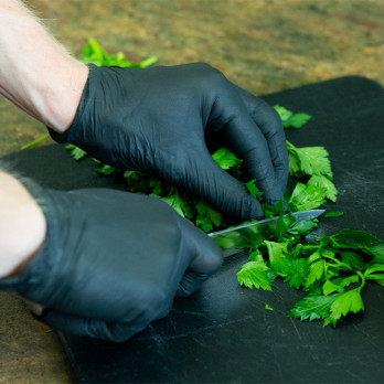 Guante de nitrilo negro sin polvo talla M