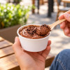 Tarrina de cartón para postres con tapa, ideal para aperitivos