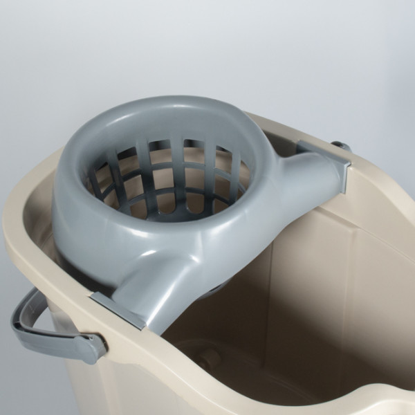 Cubo de plástico beige 12 L con escurridor