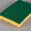 Pequeña esponja vegetal amarilla y verde