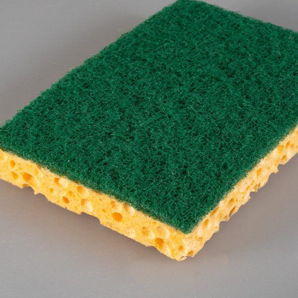 Pequeña esponja vegetal amarilla y verde