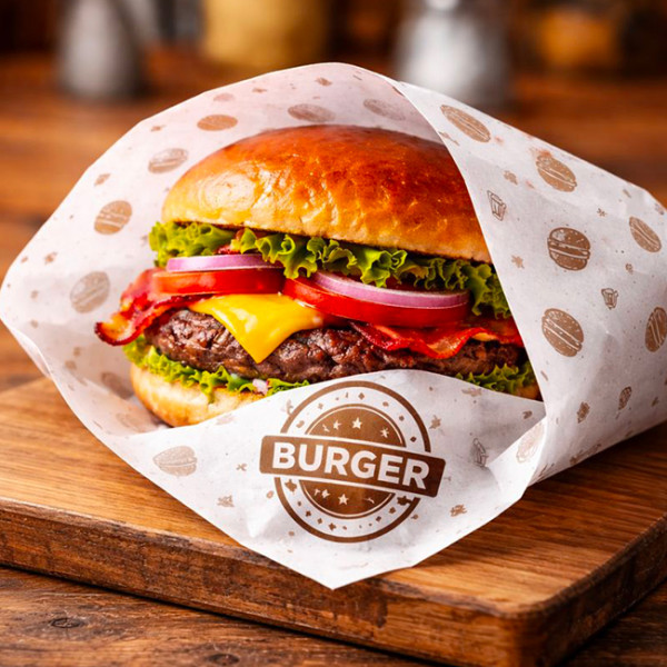 Hamburguesa envuelta en papel sulfurizado blanco personalizado