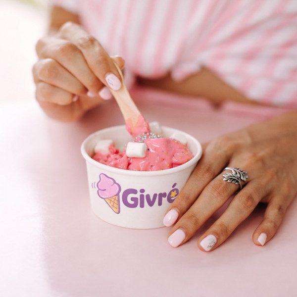 Degustación de helados con tarrina personalizada y cuchara reutilizable