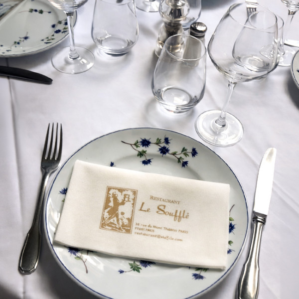 Servilletas de papel personalizadas para decorar platos de restaurante