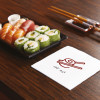 Restaurante de sushi con bandejas y servilletas personalizadas con su logotipo