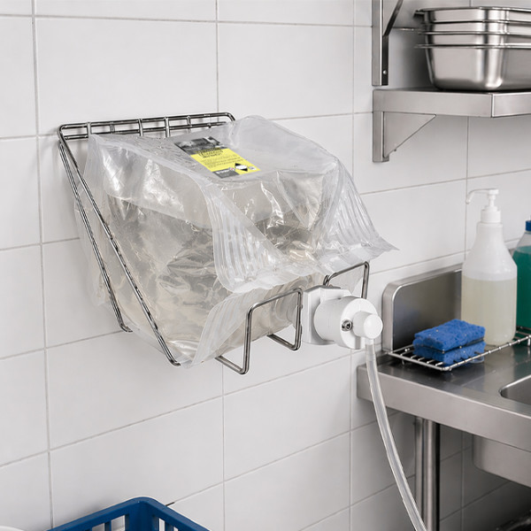Bolsa en caja 5 L productos de limpieza con soporte metálico de pared